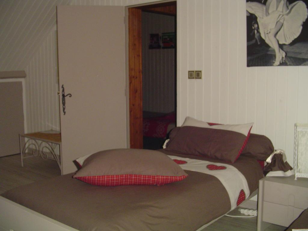 Chambre Crescia Vernouillet  Luaran gambar
