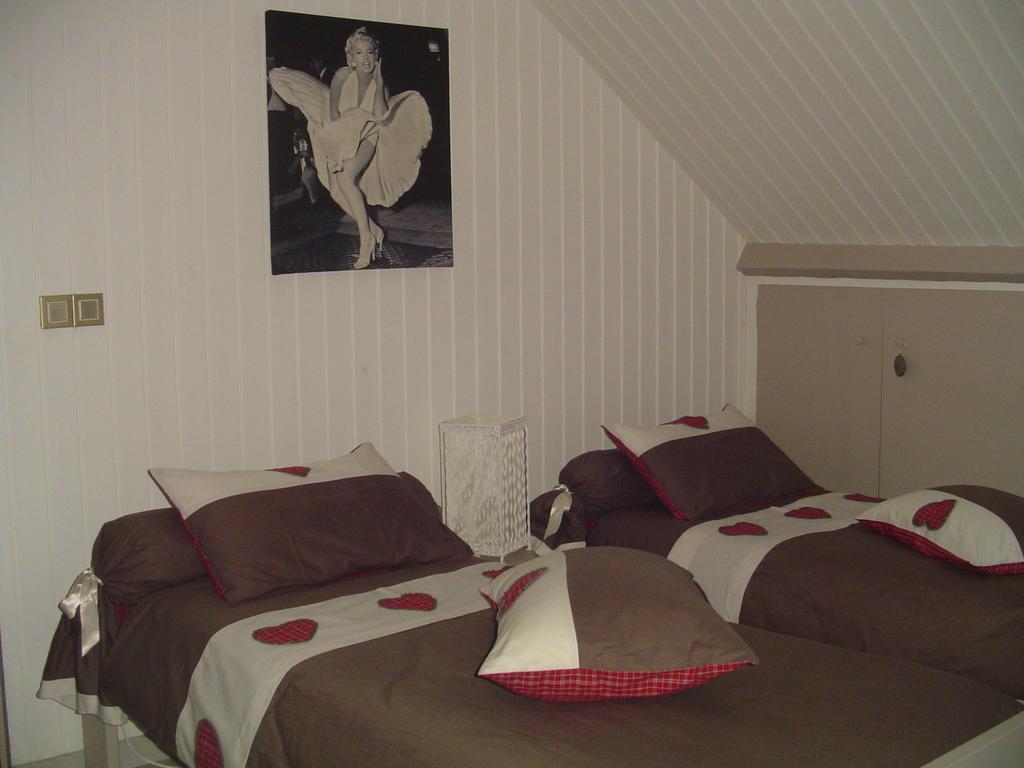 Chambre Crescia Vernouillet  Bilik gambar