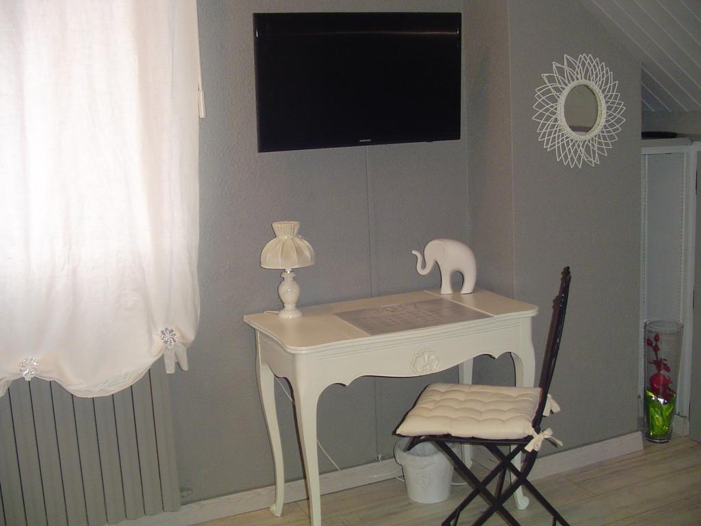 Chambre Crescia Vernouillet  Luaran gambar
