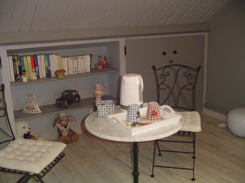 Chambre Crescia Vernouillet  Luaran gambar